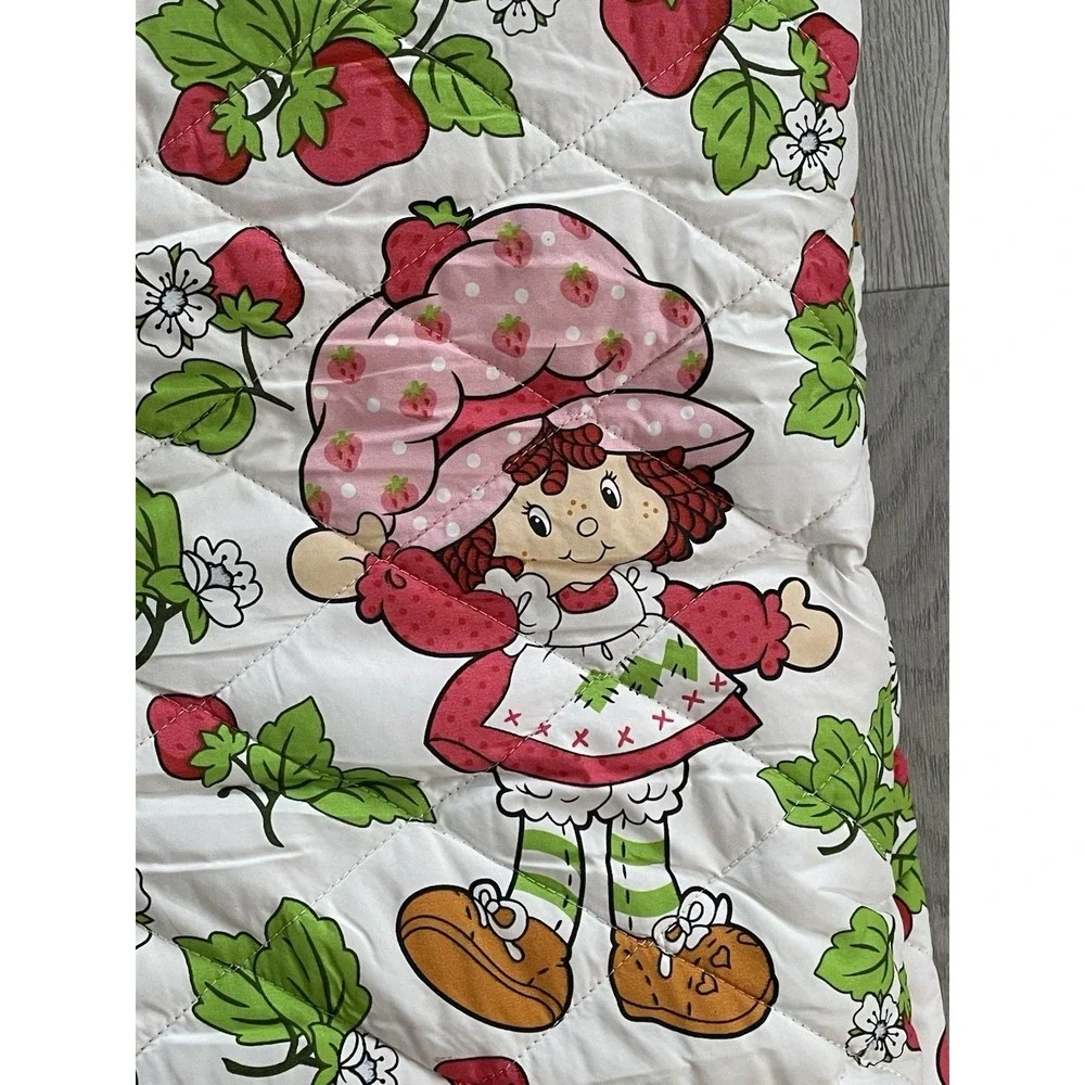 NEW Strawberry Shortcake Full/Queen Reversible Quilted Blanket Comforter 86 x 86